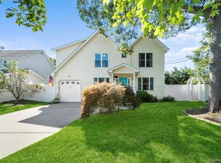 108 S Hillside Ave, Nesconset, NY