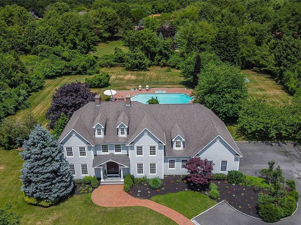 1st image of 8 Wicks Ln