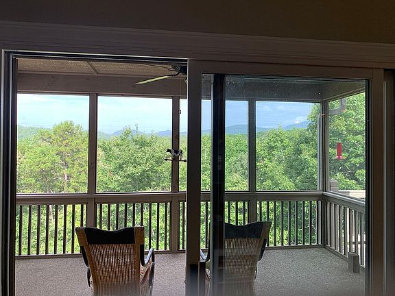 3rd image of 731 Woodland