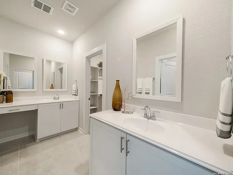 14815 Maverick Ave — Photo 7