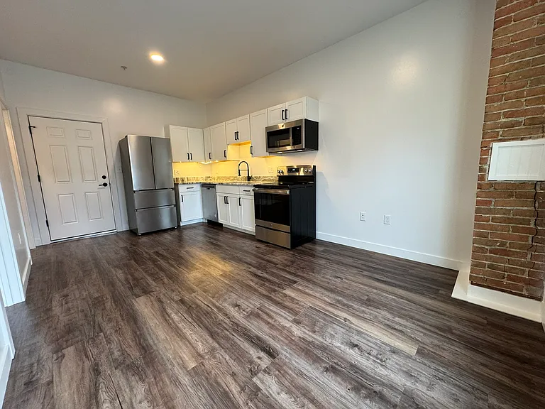 84 Main St #2 — Photo 2