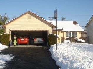 128 Azalea Cir, Streamwood, IL 60107