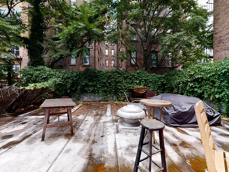 125 E 7th St #2W — Photo 4