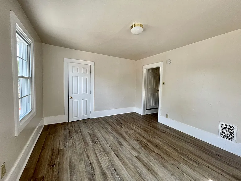 103 Marion St — Photo 8