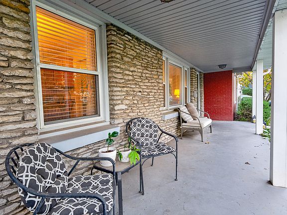 3rd image of 554 Sheridan Dr