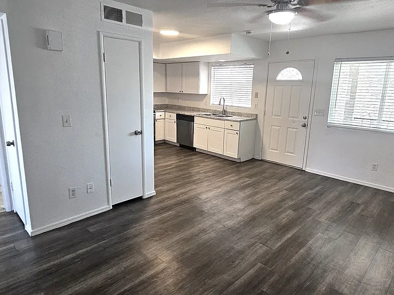 Hayden Crossing — Photo 23
