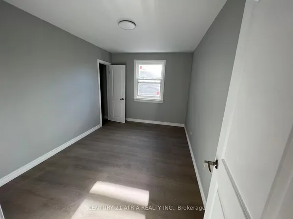 757 Lock St, Peterborough, ON K9J 2Z3