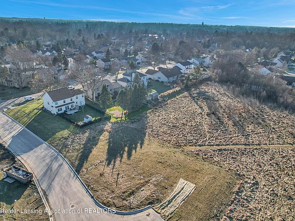 5th image of 205 Stratford Dr