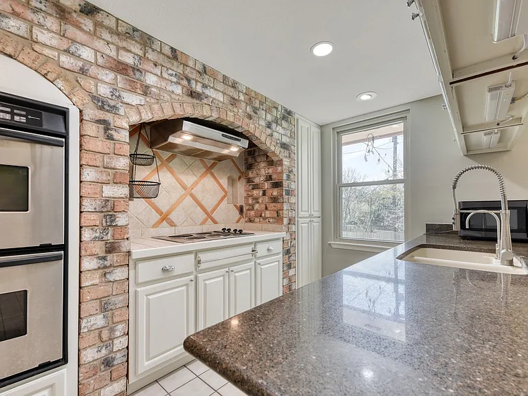 3322 Castledale Dr — Photo 6
