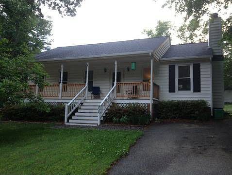 3rd image of 905 Hartford Ln