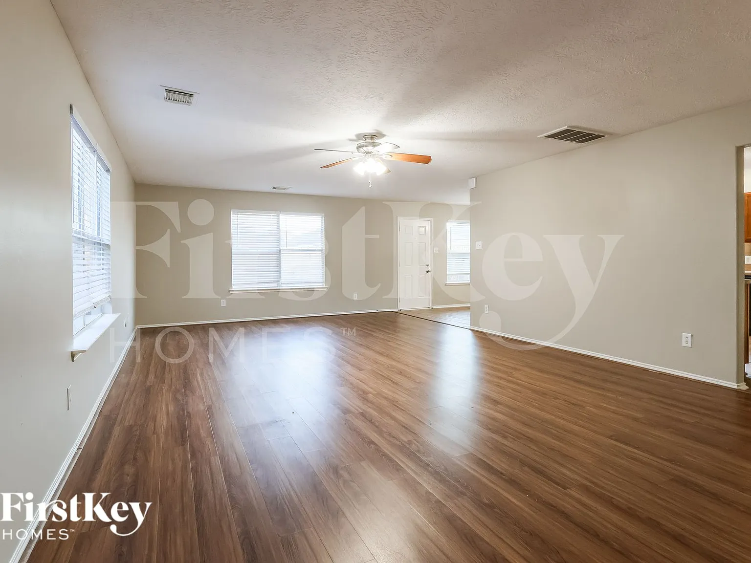 4 bed, 2.5 bath, 2240 sqft, $2,270 — Photo 3
