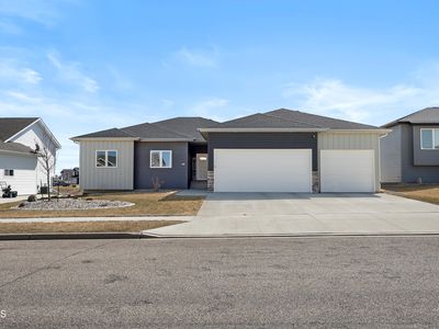 1205 Shires Dr SE, Mandan, ND, 58554