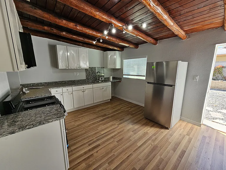 241 Estancia Dr NW #B — Photo 6