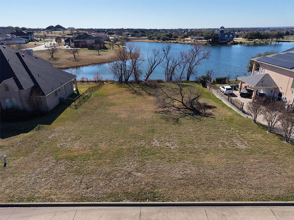 1st image of 307 Golden Pond Dr