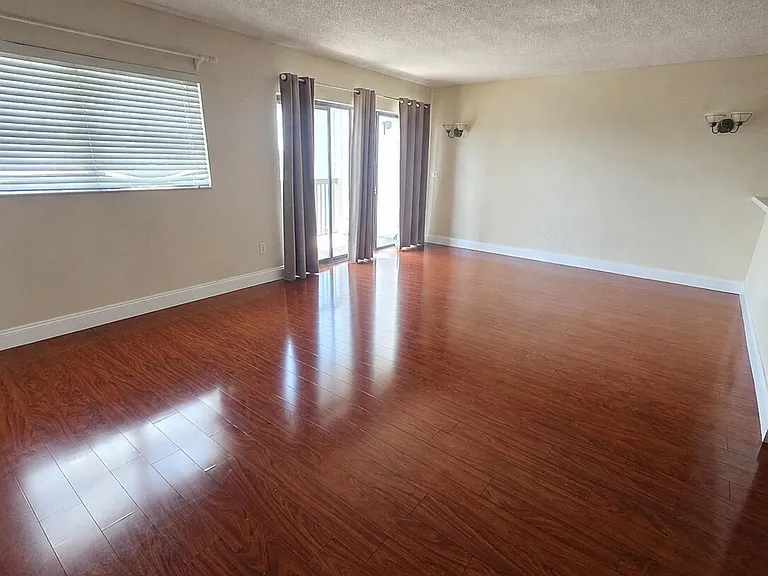 701 NW 19th St #408 — Photo 2