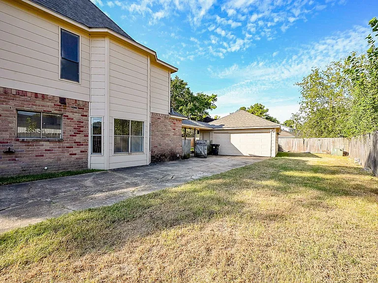 12011 Autumn Creek Dr — Photo 32