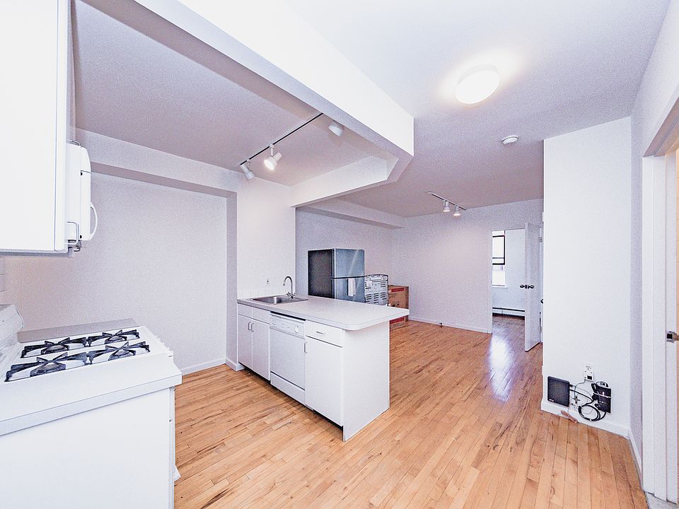 1st image of 190 E 7th St #103A