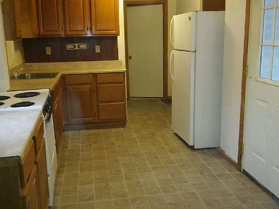 3rd image of 406 N St APT 5