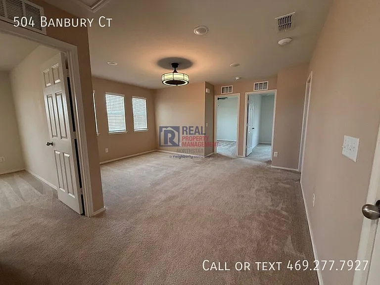 504 Banbury Ct — Photo 11