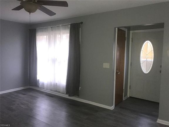 3rd image of 15700 Barbara Ave