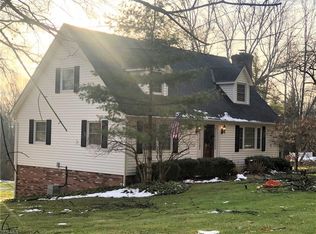 2097 Parker Rd, Hinckley, OH 44233