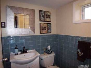 4th image of 19 Sussex Ln
