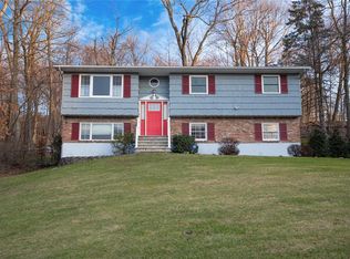 909 Ashland St, Valley Cottage, NY 10989