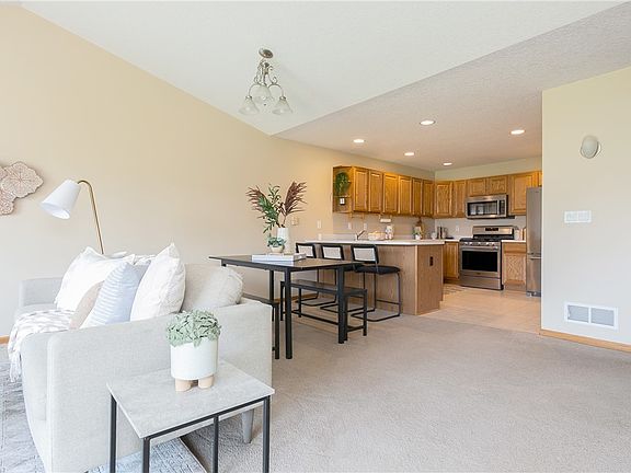 4th image of 3217 SE Turnberry Dr