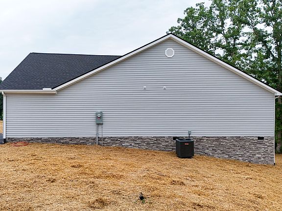 5th image of 132 Sterlyn Dr