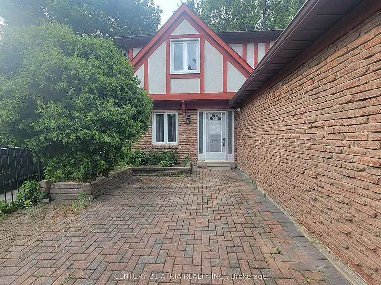 28 Holsworthy Cres — Photo 3