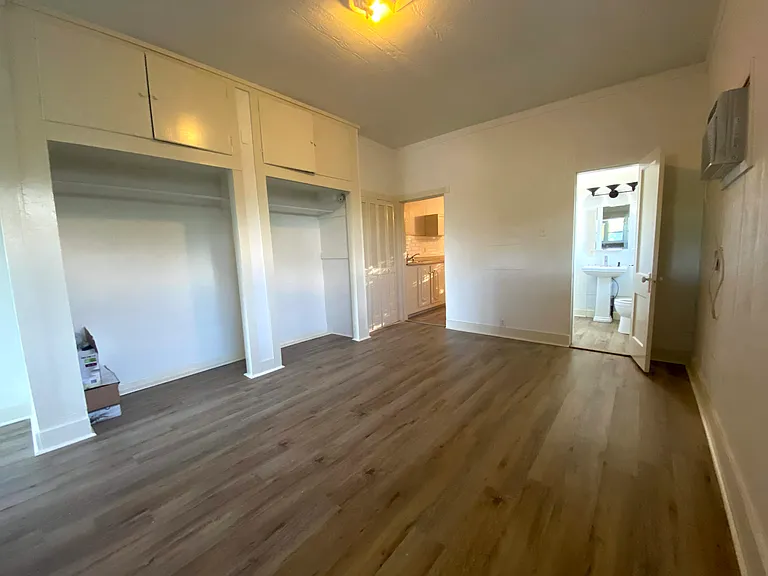 410 SW 4th Ave #B — Photo 2