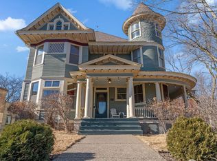 112 4th St E, Carver, MN 55315