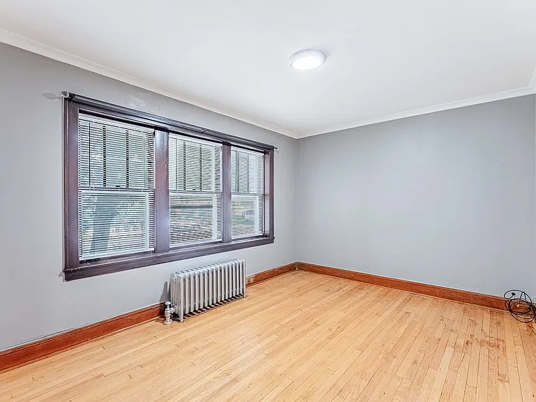 2557 N Lockwood Ave #1 — Photo 7