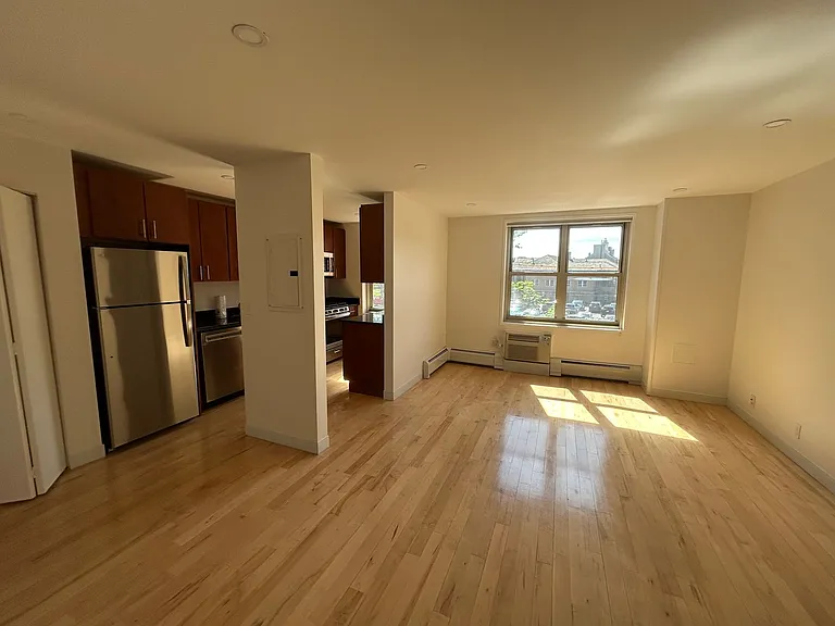 10 Camelot Ct #4L — Photo 1