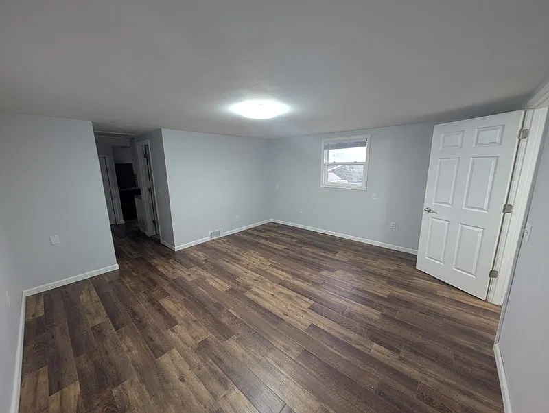 1103 E Main St — Photo 3