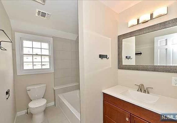 2nd image of 33 Garden Ct N