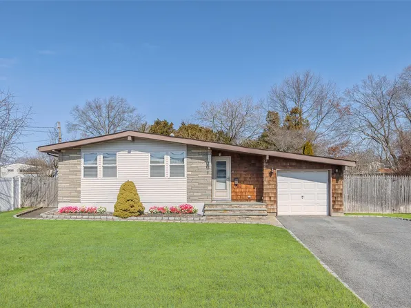 22 Peter Road, Lake Ronkonkoma, NY 11779