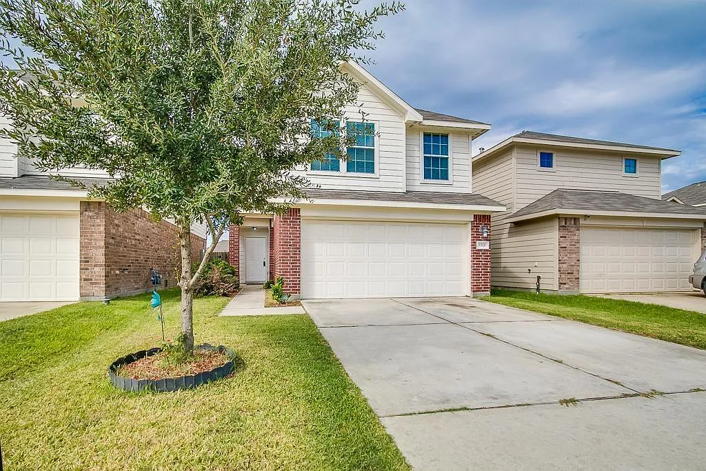 4 bed, 2.5 bath, 1611 sqft, $2,200 — Photo 1