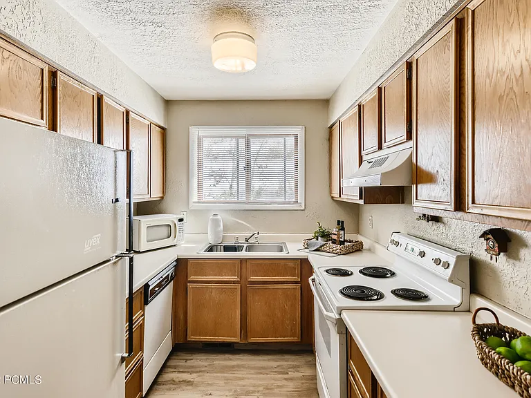 1700 Upper Ironhorse Loop #10 — Photo 4
