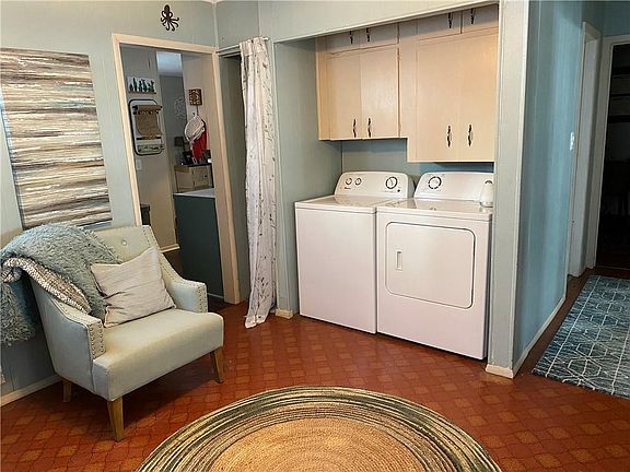 2nd image of 2534 Nogales St