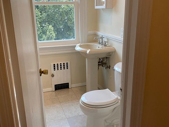 4th image of 116 Rocklyn Ave #2
