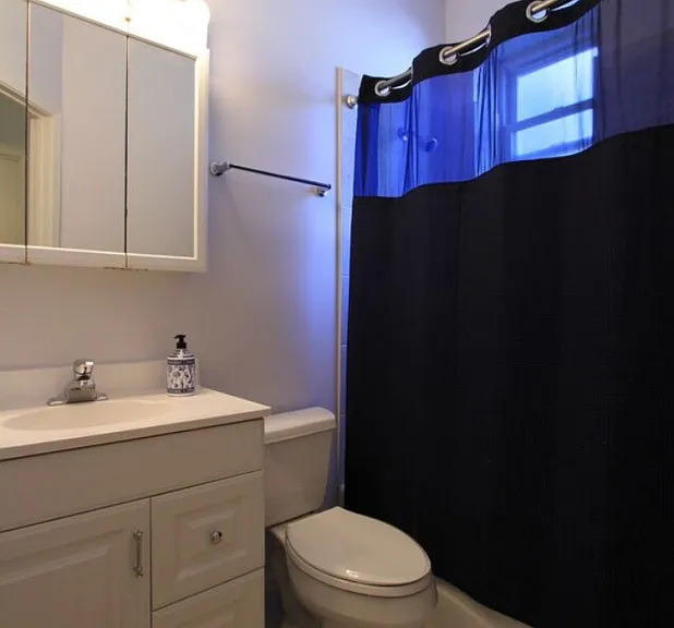3825 N Greenview Ave — Photo 12