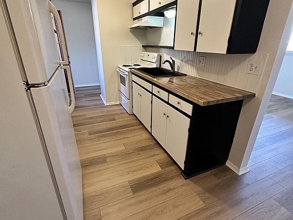 3rd image of 1220 S Rockford Ave #10943300
