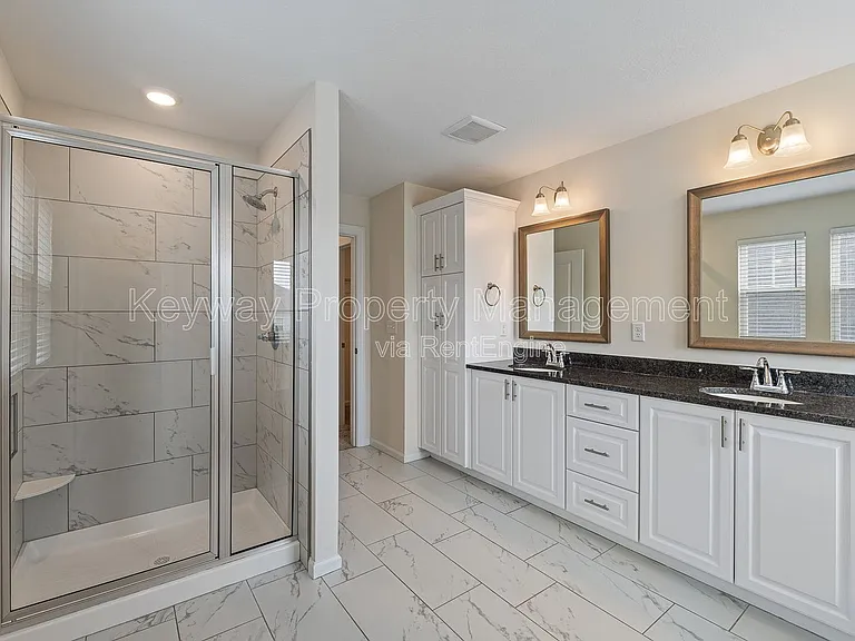 585 Hampton Dr — Photo 20