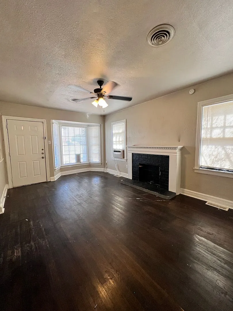 Charming 2-Bedroom Home Near Texas Tech! — Photo 2