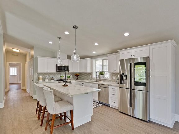 4th image of 798 Spindrift St #798