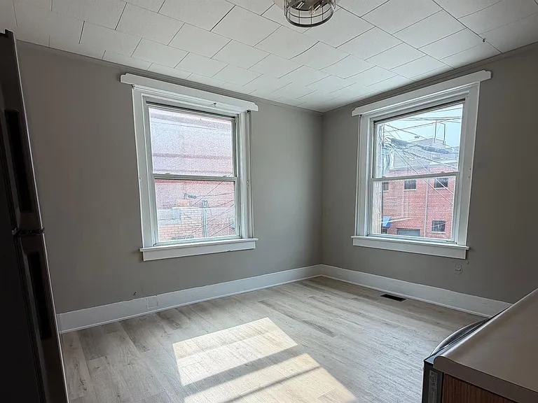 112 E Center St #B — Photo 9