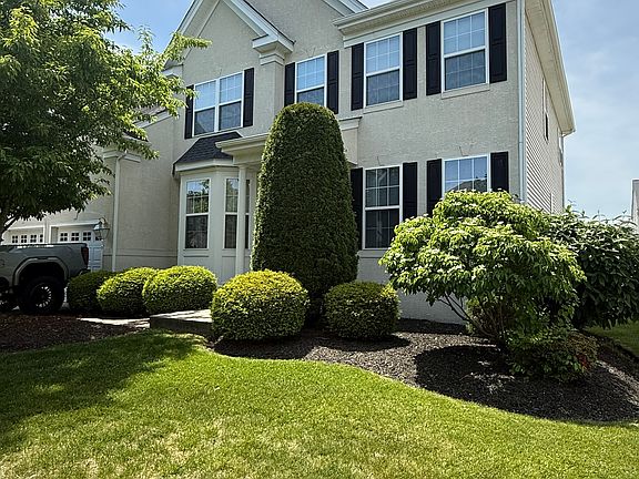3rd image of 639 Bainbridge Dr