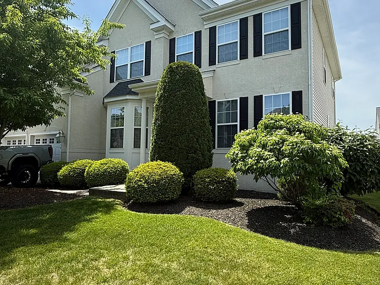 639 Bainbridge Dr — Photo 3
