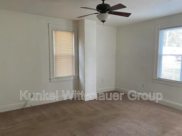 821 Edward St — Photo 11